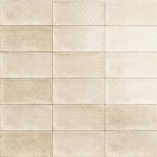 mediteransky maly romanticky vzorovy zlomeny biely slonovinovy kuchynsky obklad 10x20cm podlhovasty kupelnovy obklad kvetinovy klasicky budapest kachliarstvo.jpg